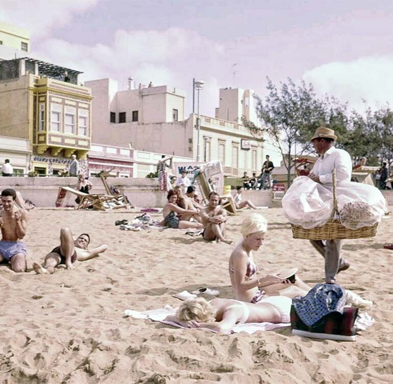 1965: el barquillero y las turistas