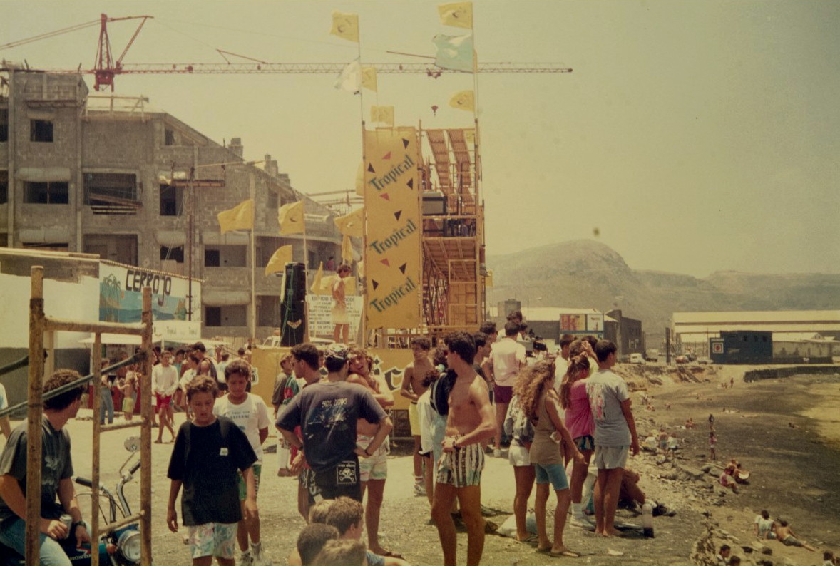 El entorno de la Cícer en los años noventa: campeonato de surf