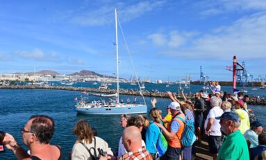 La flota de la 37 salida de la regata ARC se despide de Las Palmas de Gran Canaria con numeroso público y fuertes vientos