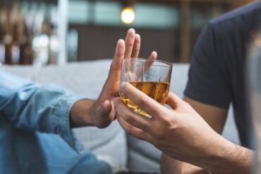 ¿Es saludable beber alcohol o lo mejor es ni probarlo?